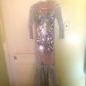 wore once for prom. cup size 34ddd !